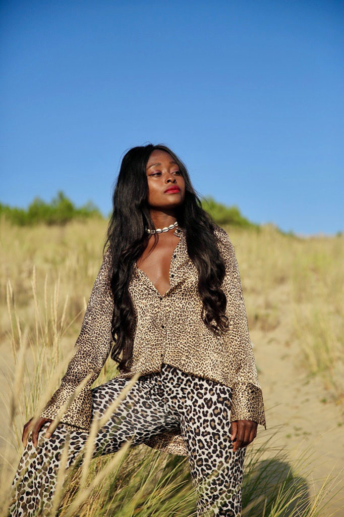 Blog mode look avec pantalon motifs léopard